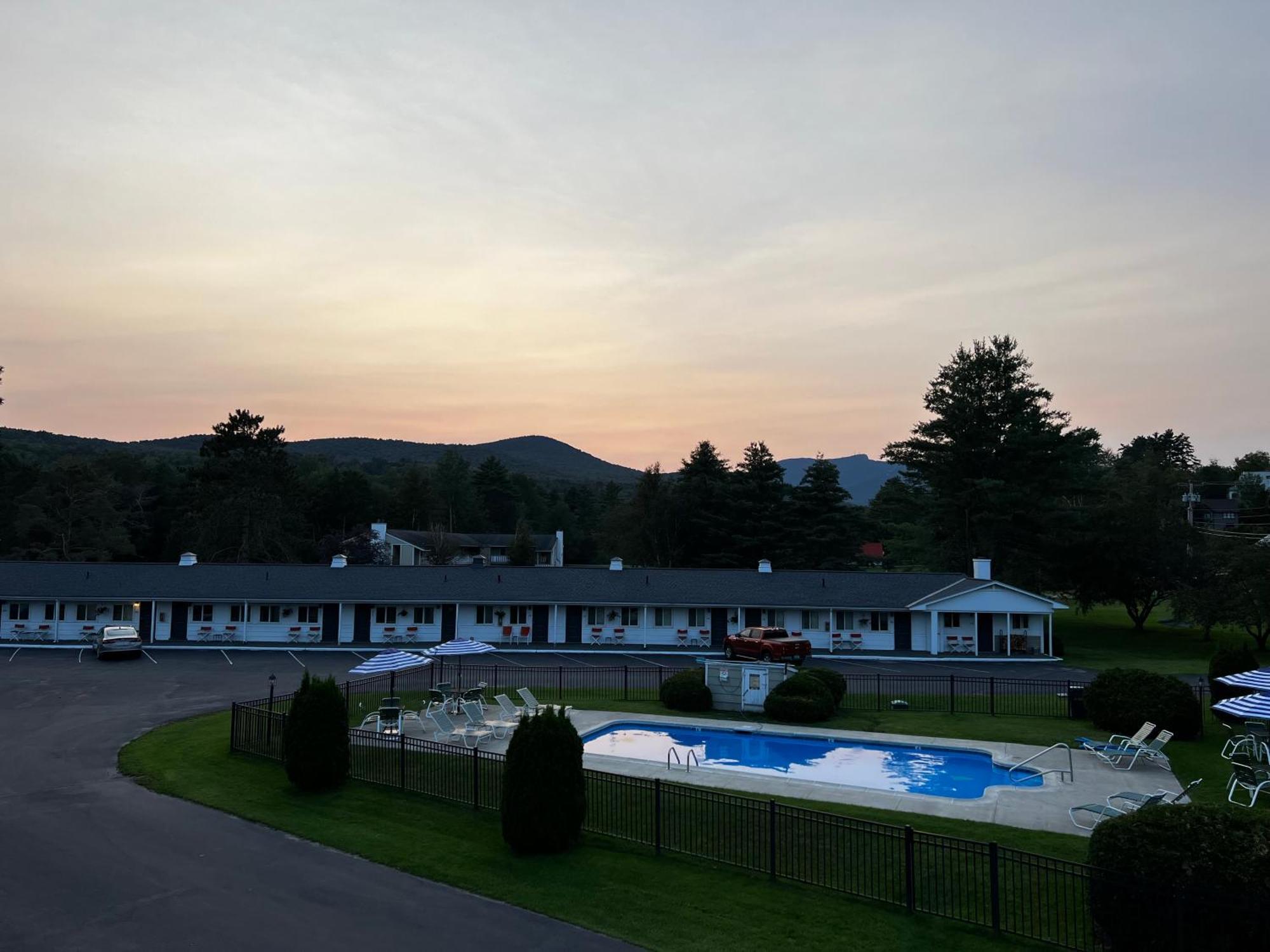 Stowe Motel & Snowdrift Екстер'єр фото